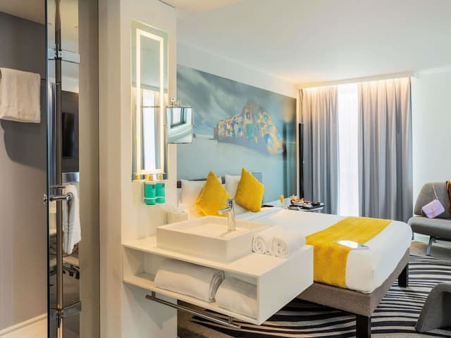 Suite, 1 Queen Bed with Sofa bed
