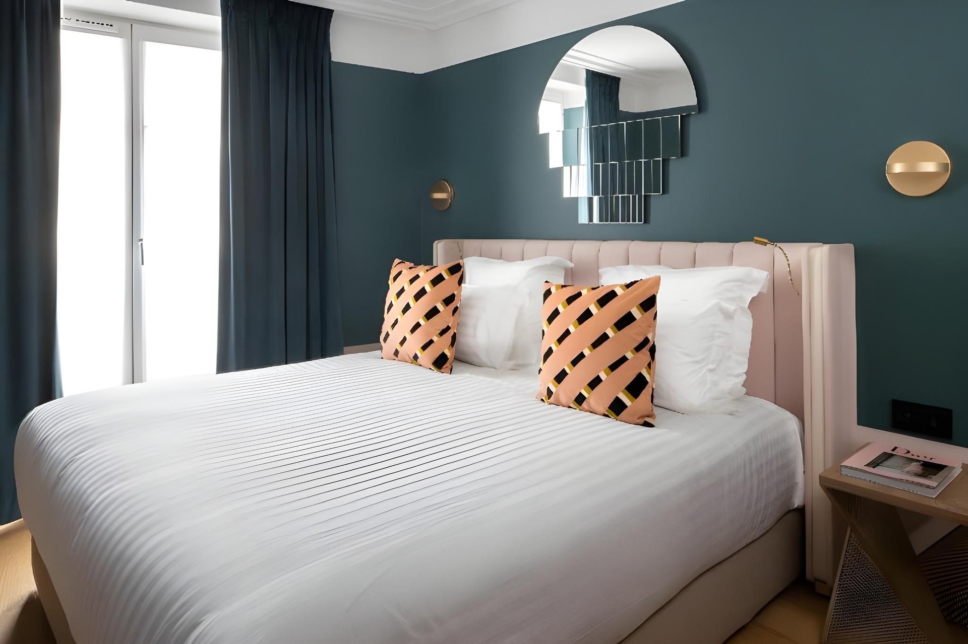 โรงแรมปารีเซียเนอร์ (Hotel Parisianer)4