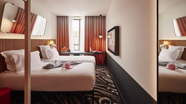 Twin Room, 2 Twin Beds (Medium Mama)