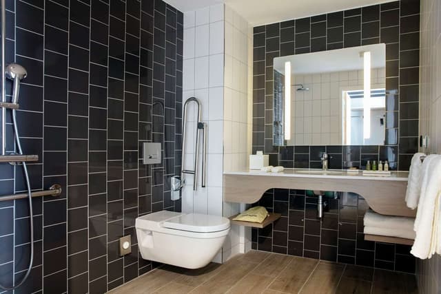 QUEEN ACCESSIBLE ROOM