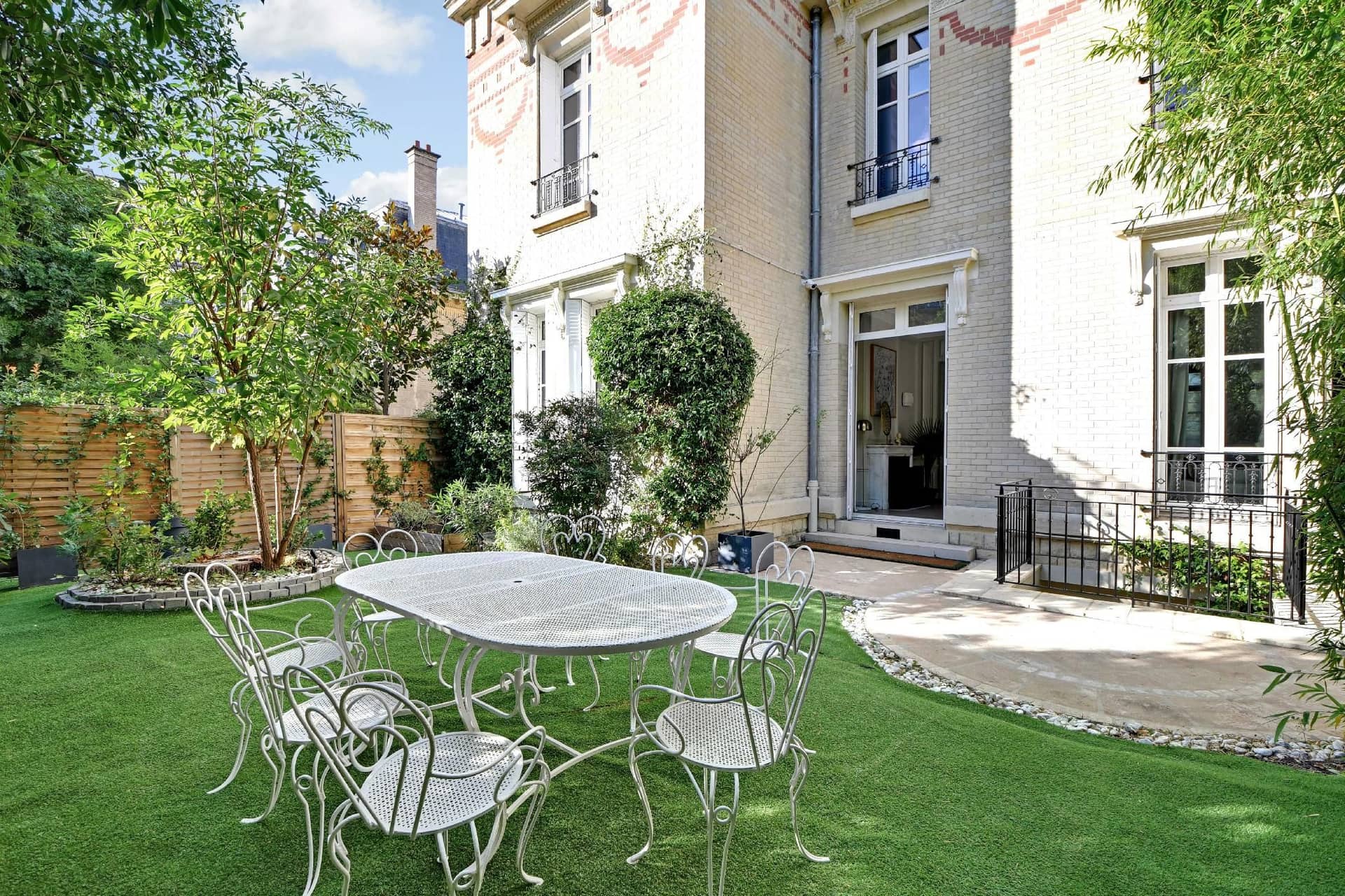 Luxury Mansion with Garden in Heart of Neuilly Luxury Mansion with Garden in Heart of Neuilly