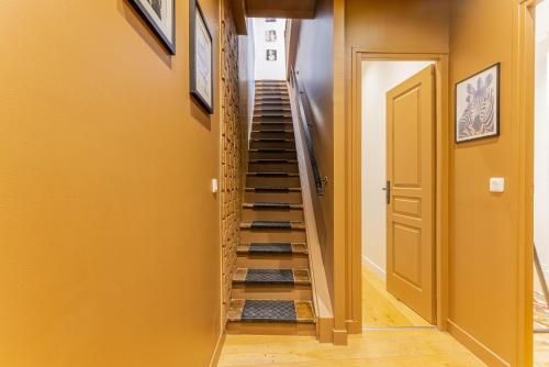 สเปเชียสอะพาร์ทเมนท์โฟร์บีอาร์เท็นพีปารีสเซ็นเตอร์ (Spacious apartement 4BR10P Paris Center)0