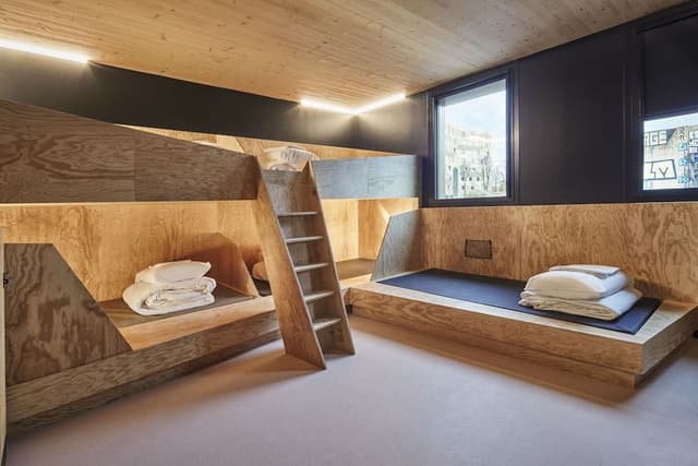 Private Ensuite Bedroom for 5 people