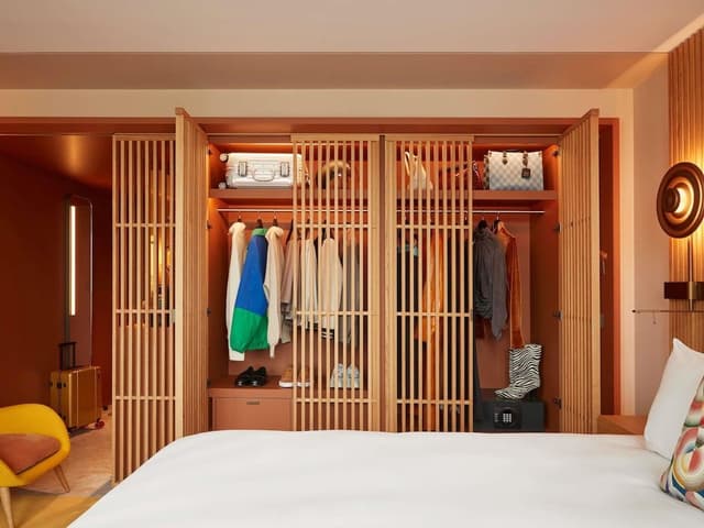 COLLECTION - ROOFTOP VIEW, 1 King or 2 Single beds, Views of Paris rooftops
