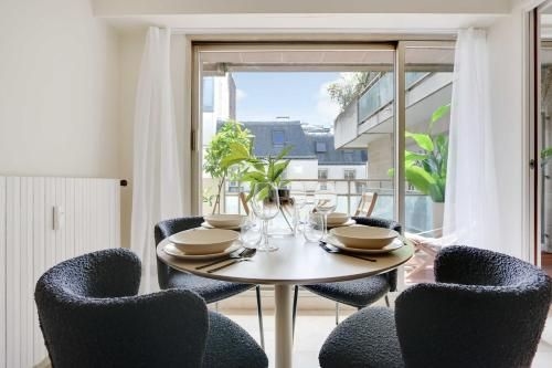 ชิคอะพาร์ตเมนต์วันบีอาร์โฟร์พีเพลสเดโวฌ (Chic apartment 1BR 4P Places des Vosgues)1