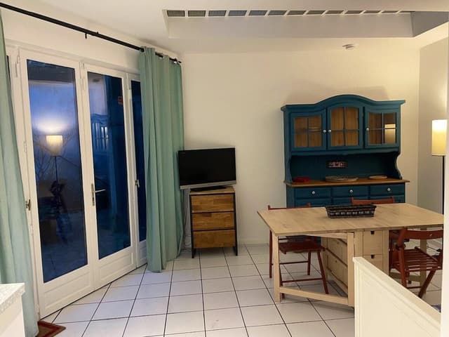 Appartement-Salle de bain privée séparée-Appartement-Vue sur la cour