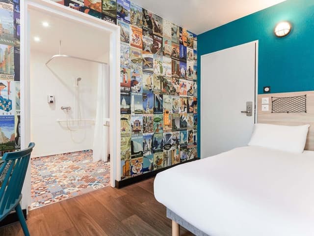 Room (Tandem)