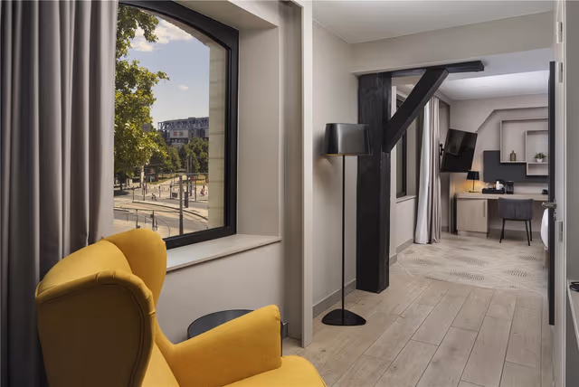 KING DELUXE ROOM