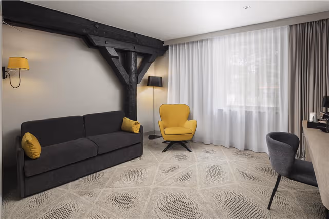 QUEEN ONE BEDROOM SUITE