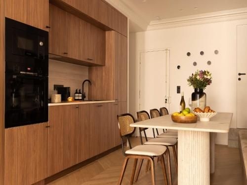 Elegant Appt- AC-2BR-6P- Musee Du Louvre0