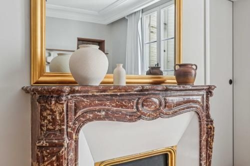 แมกนิเฟสเซินท์ แฟลต – 2 ห้องนอน สำหรับ 6 คน – ช็องเซลีเซ่ (Magnificent Flat - 2BR/6P - Champs Elysees)3