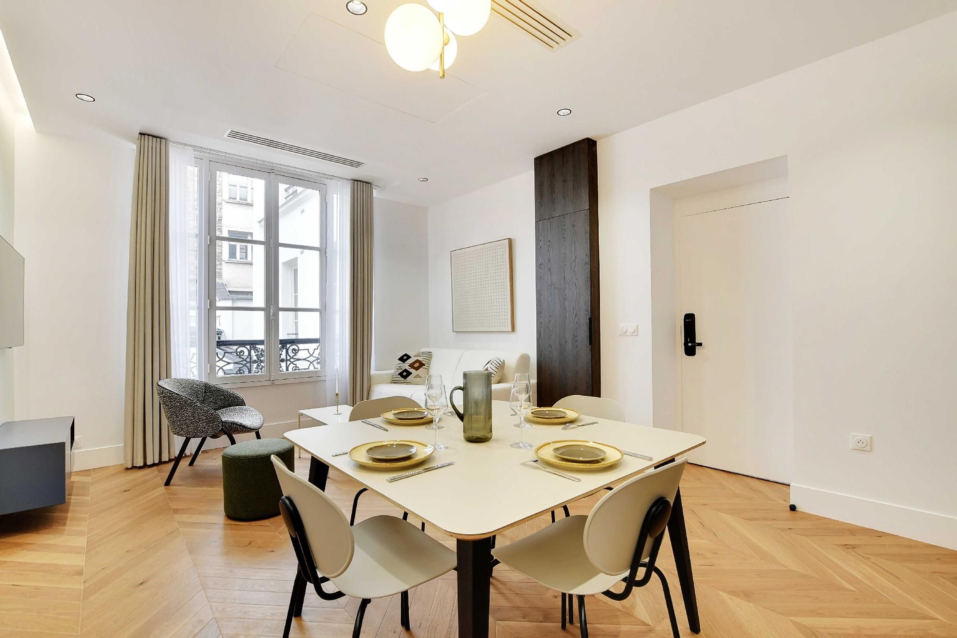 ลักชัวรี อพาร์ตเมนต์ 1 ห้องนอน 4 คน - โอเปรา (Luxury apartment 1BR/4P - Opera)0