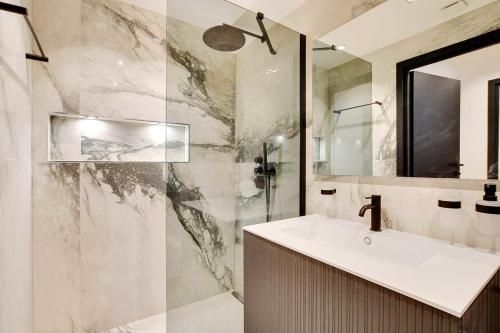 อพาร์ตเมนต์สุดหรู 2 ห้องนอน สำหรับ 6 คน – ย่านเลอมารายส์ (Elegant Apartment - 2BR/6P - Le Marais)1