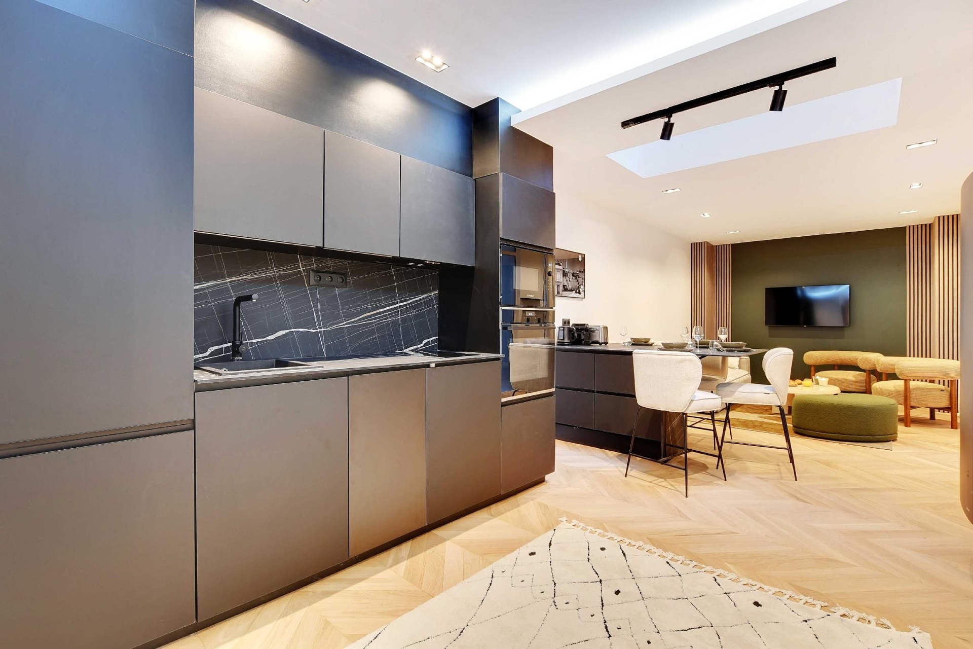 อพาร์ตเมนต์สุดหรู 2 ห้องนอน สำหรับ 6 คน – ย่านเลอมารายส์ (Elegant Apartment - 2BR/6P - Le Marais)4