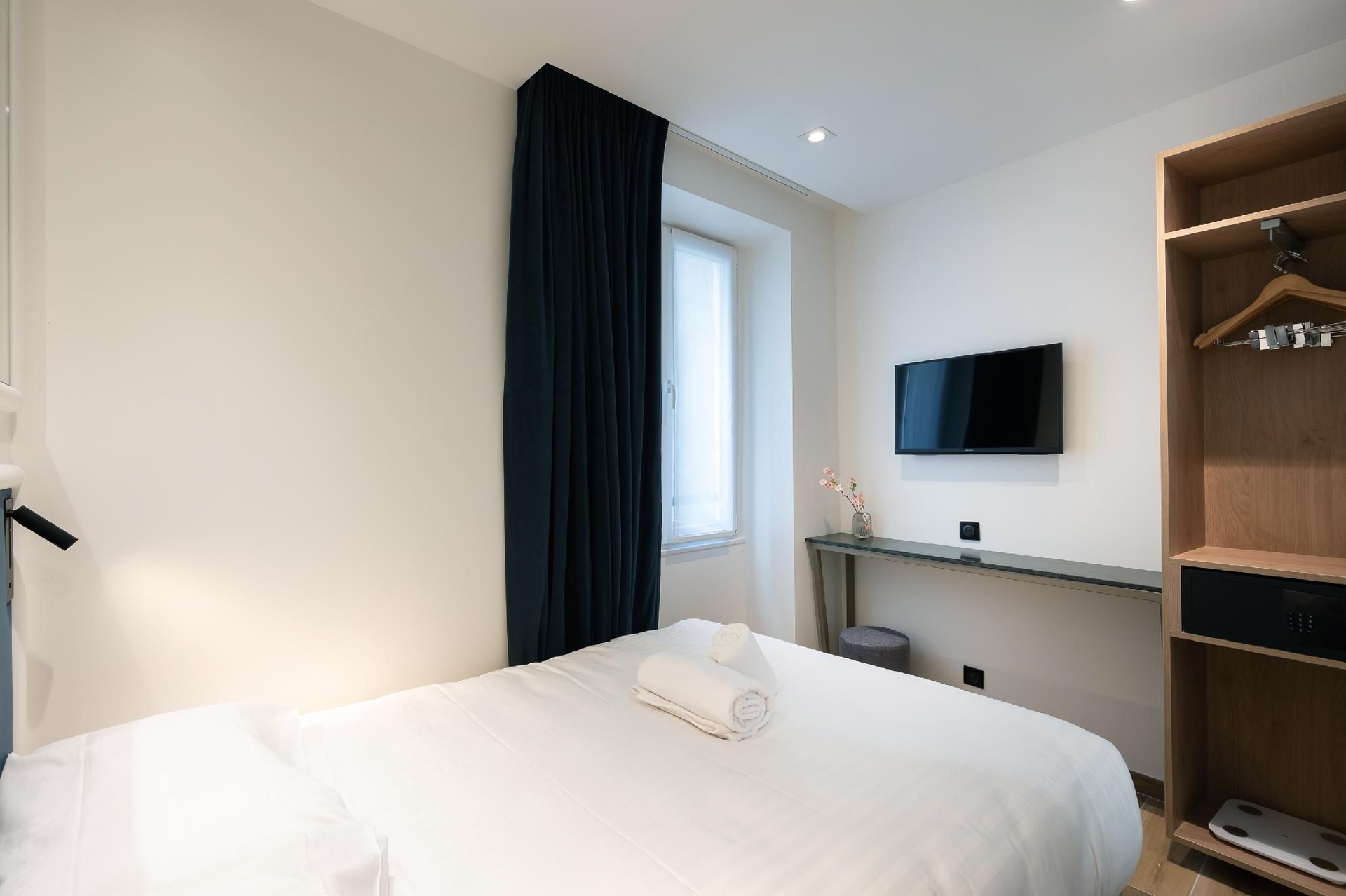 โรงแรมโอเกอร์ เดซาร์ต เอ เมติเยร์ (Hotel AU Coeur des Arts ET Metiers)3