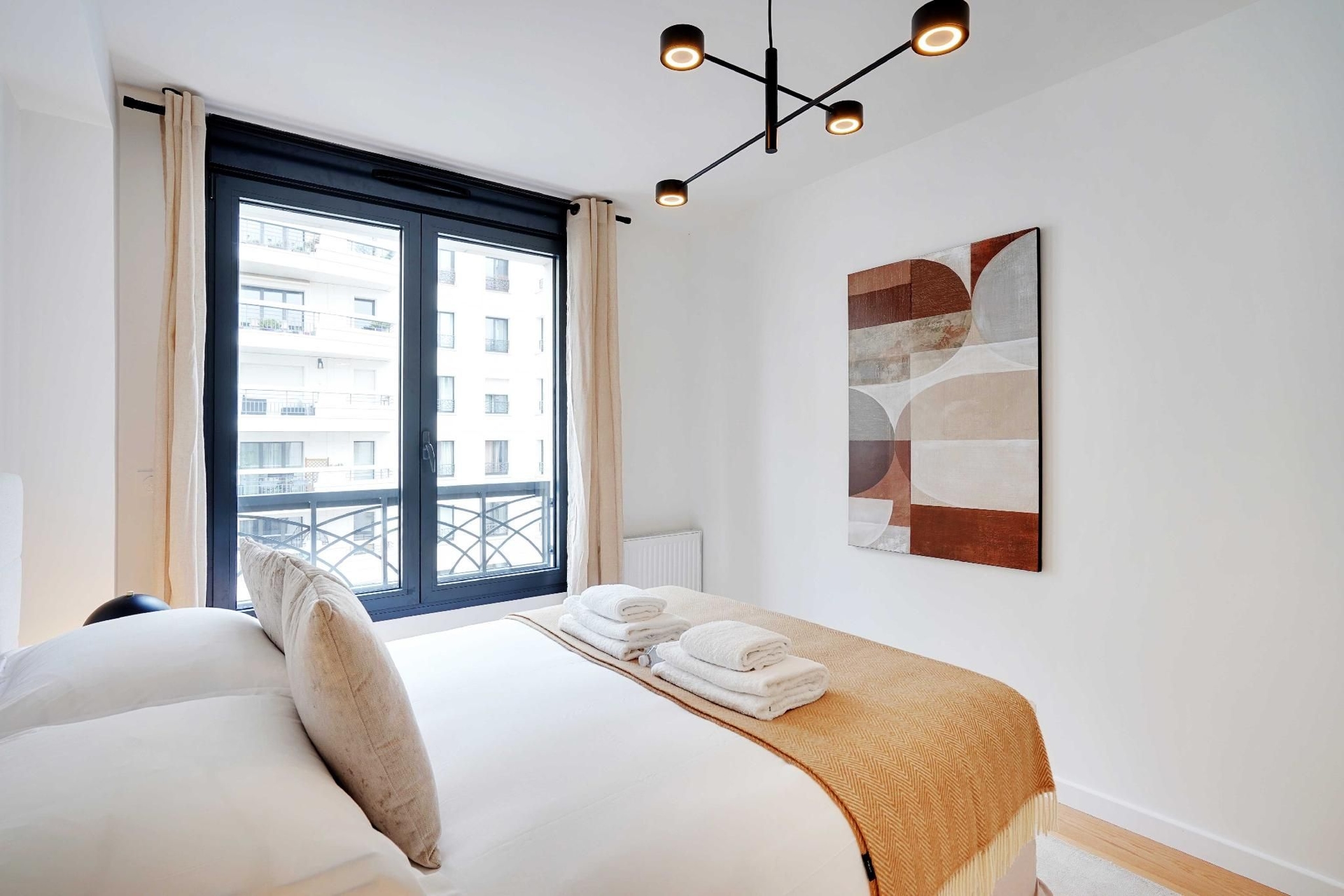 อพาร์ตเมนต์หรู เรียบเท่ – เลอวาลัว-แปร์เรต์ (Sleek & Refined Apartment - Levallois-Perret)3