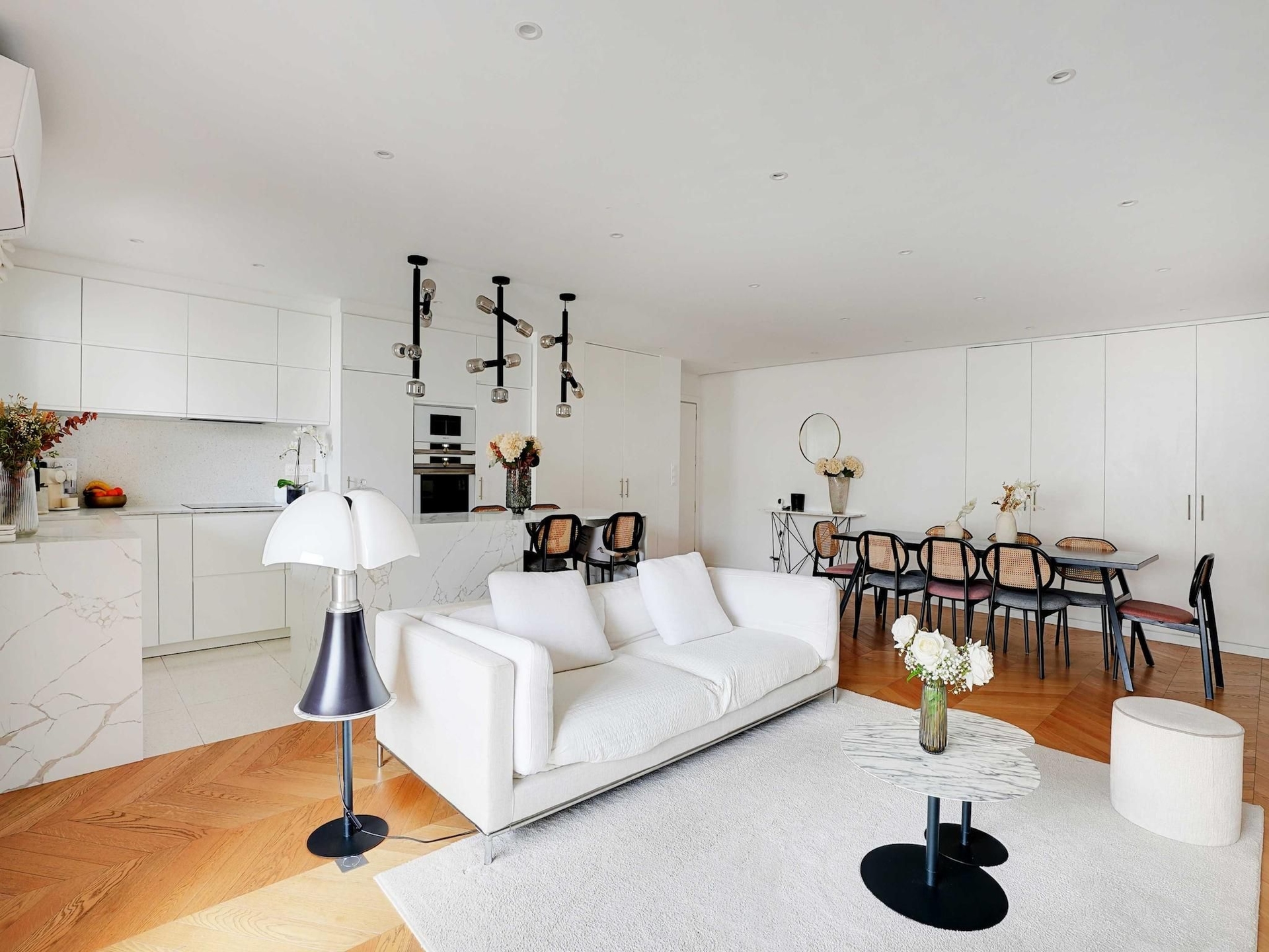 อพาร์ตเมนต์โมเดิร์น กว้างขวาง ใกล้กรุงปารีส (Modern, Spacious Apartment just outside Paris)0