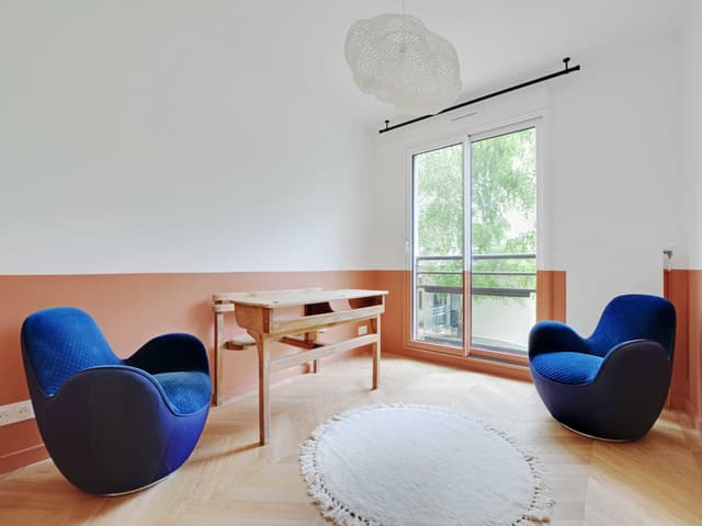 Modern, spacious apartment just outside Paris