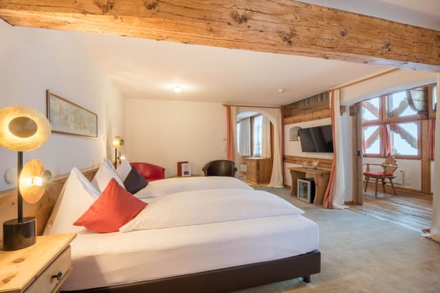 Junior Suite with Lake View