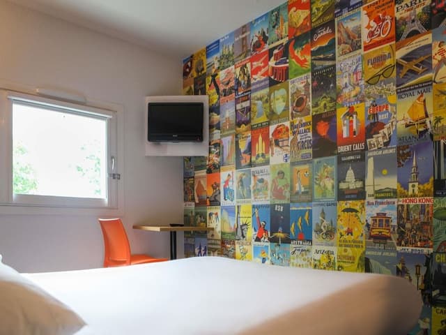 Room (Tandem)