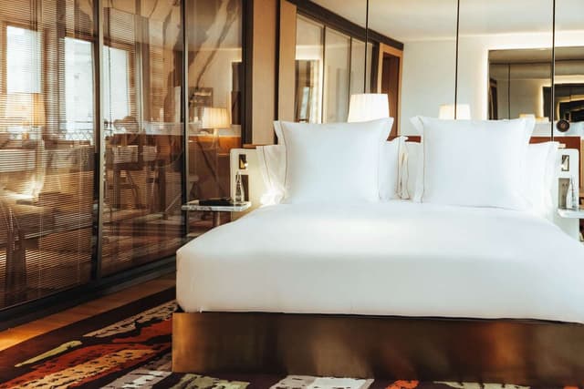 KING JUNIOR SUITE