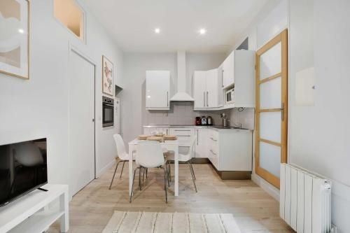 ชาร์มมิงอพาร์ตเมนต์ - 1 เบดรูม 4 ท่าน - มูแซ เดอ ลา โปสต์ (Charming apartment - 1BR 4P - Musée de La Poste)1