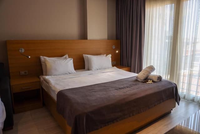 Deluxe Suite with Kitchen