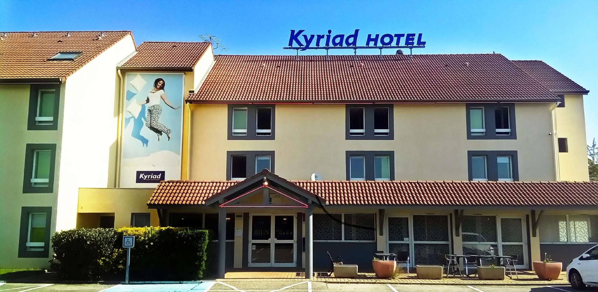 คีเรียด์ลีออนเอส-เซนต์บอนเน้ตเดอมูร์ (Kyriad Lyon Est - Saint Bonnet de Mure)0