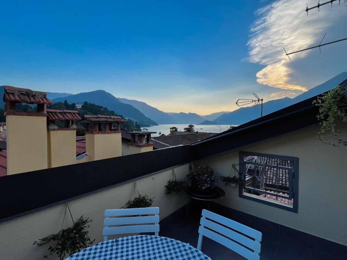 Skyway apartment with private lake view terrace Skyway apartment with private lake view terrace