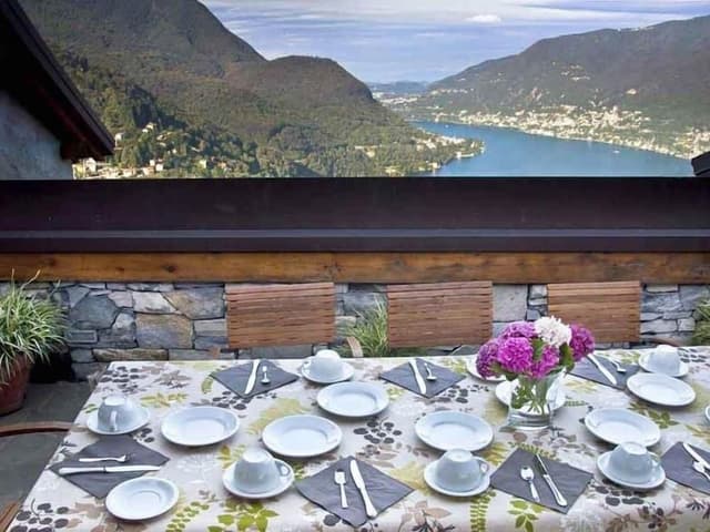 Double Room, Shared Bathroom (Folon)