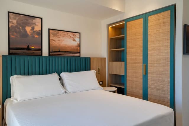 KING SUPERIOR ROOM