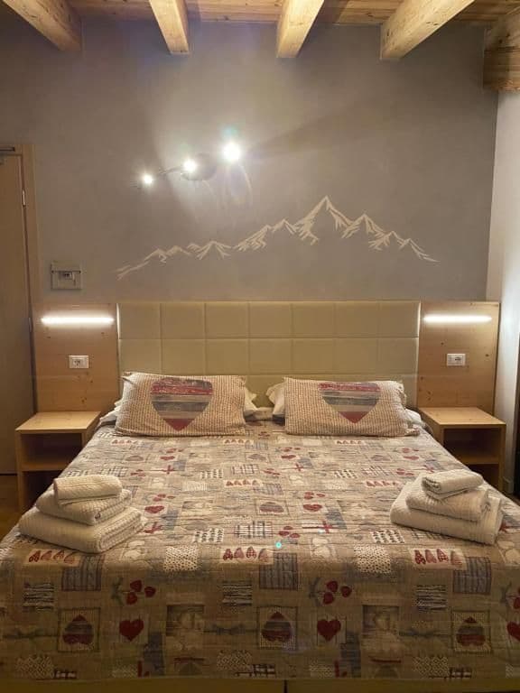 Camera Superior Matrimoniale/Doppia con Letti Singoli con Vista Montagna