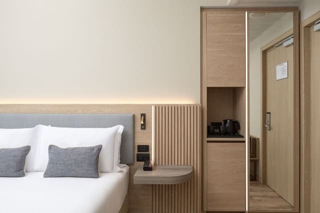 Standard Room, 1 Queen Bed