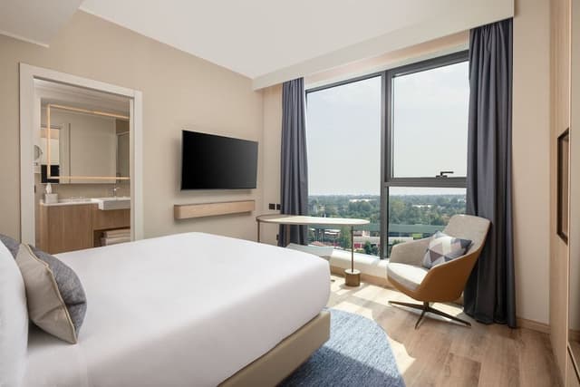 Deluxe Room, 1 Queen Bed