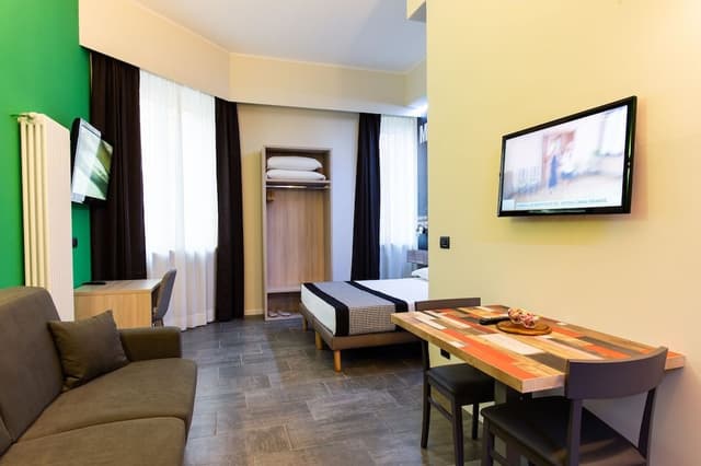 Business Studio, 1 Queen Bed with Sofa bed