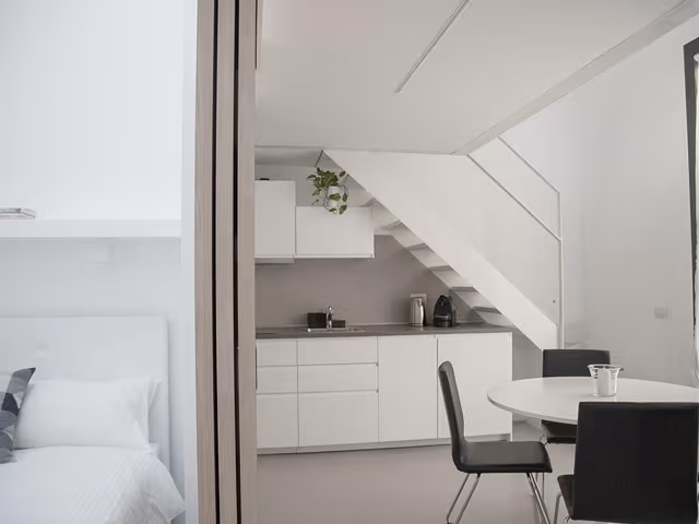 Appartamento-Superiore-con Soppalco e Giardino-Vista giardino-Bagno in camera con doccia