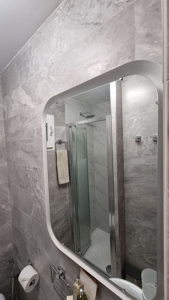 Exclusive Triple Room, City View