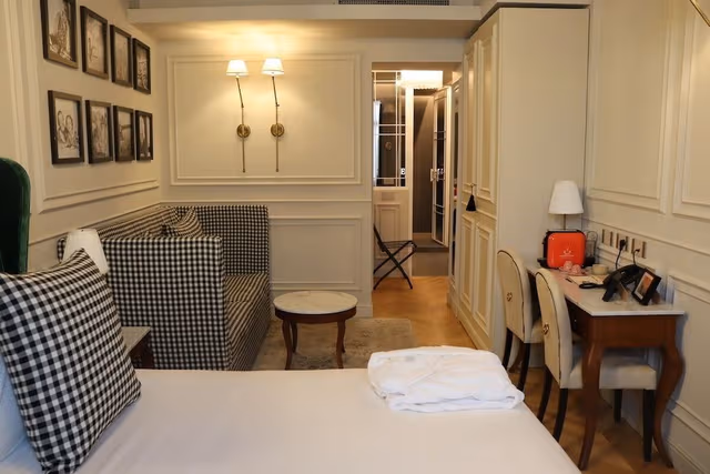 Junior Queen/Two Twin Beds Suite