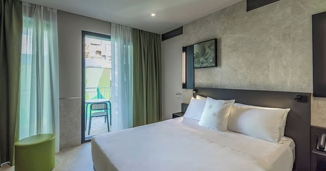 Deluxe Double Room, 1 Queen Bed, Balcony, Courtyard View