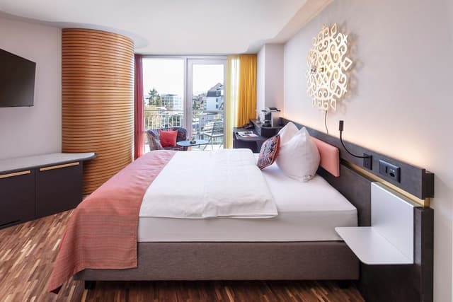 City Room, 1 Queen Bed, Balcony