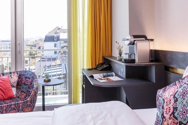 City Room, 1 Queen Bed, Balcony