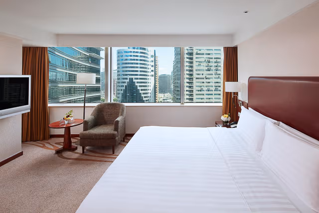 Skyway Studio with 1 king bed and club lounge access