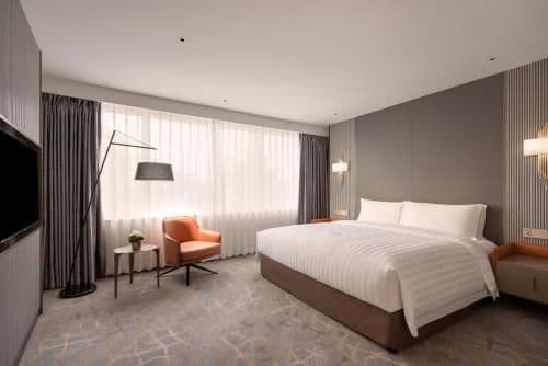 Executive Room king bed Club Lounge Access