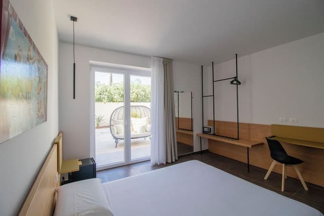 Deluxe Room, 1 King Bed, Garden View, Ground Floor