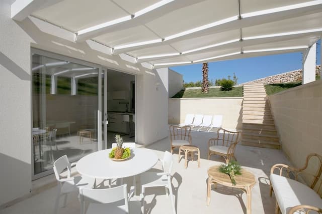 Luxury Apartment, 2 Bedrooms, 2 Bathrooms, Garden Area