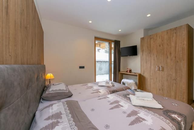 Family Apartment, Multiple Bedrooms (Casa Giardino Ski in - Ski out 100m)