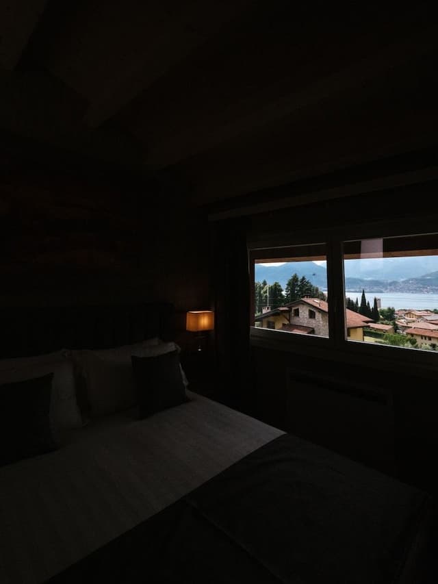 Classic Double Room, Partial Lake View