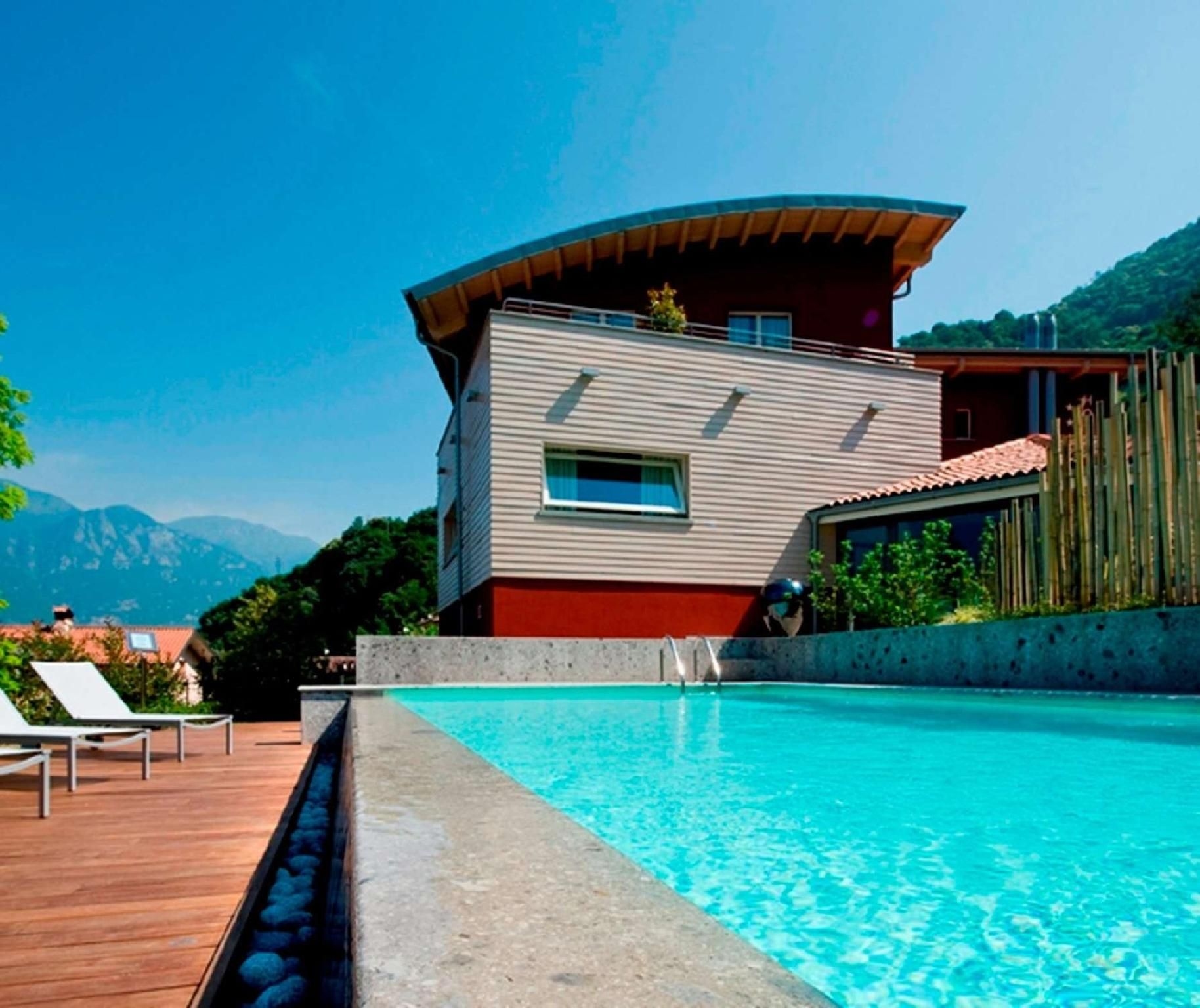 เลค โฮเทล ลา ปิเอเว ดิ ปิซอญเญ (Lake Hotel La Pieve di Pisogne)1