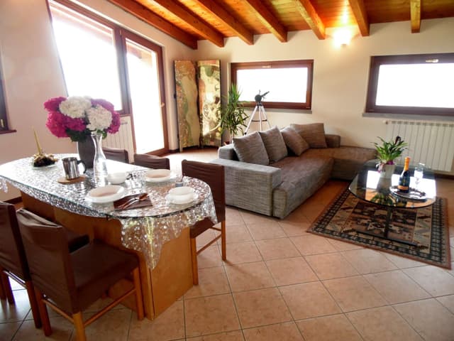 Flat in villa with pool and lake view