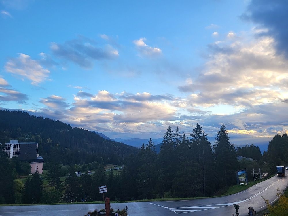 Lauberge Du Virage1